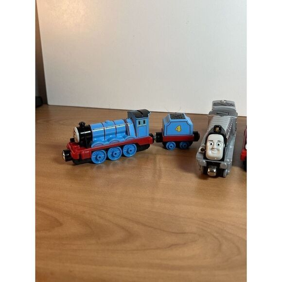 Thomas Trains Take-n-play Talking Light Up Thomas Spencer And James With Tenders - Picture 3 of 9